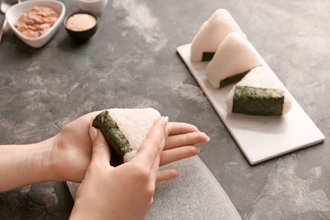 How to Make Onigiri